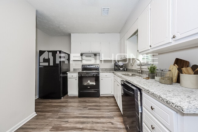 Building Photo - 5552 Phillips Dr