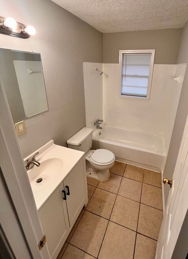 Building Photo - Gulfport 5 Bedroom