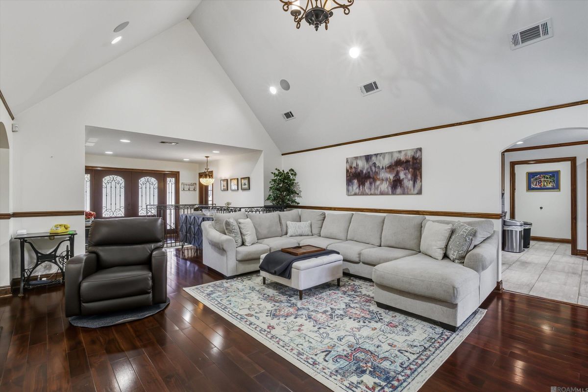 Building Photo - 6414 Highland Rd