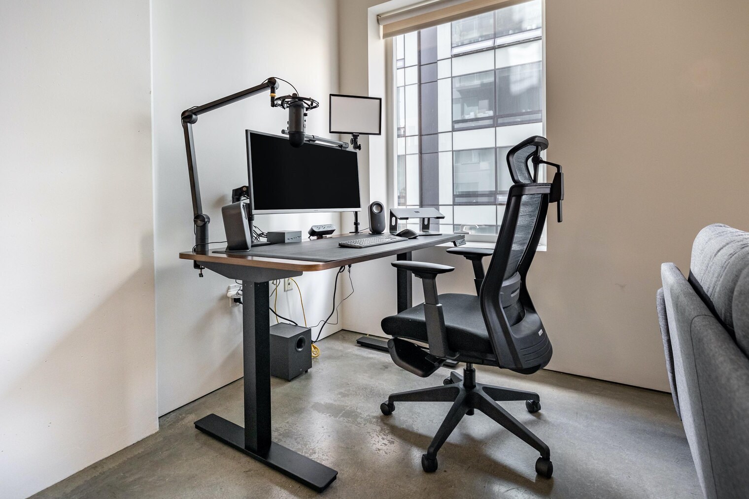 Building Photo - 18 10th St