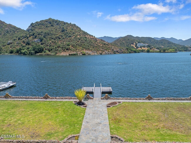 Building Photo - 800 Lake Sherwood Dr