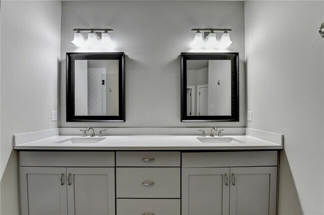 Building Photo - 5240 Cresslyn Rdg