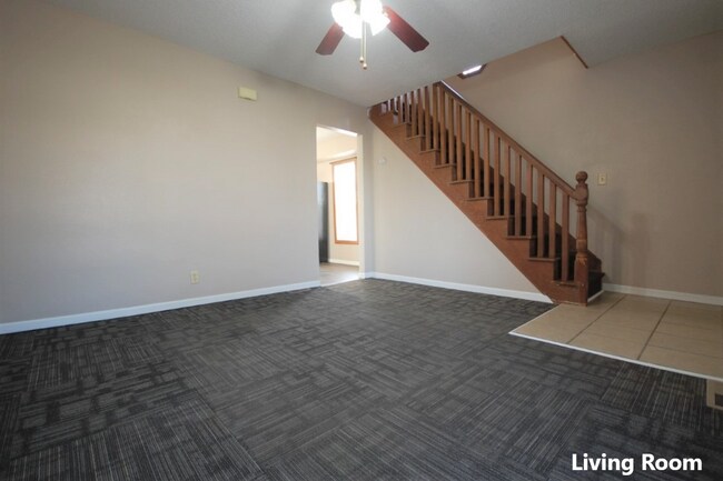 Building Photo - 520 W 5th St