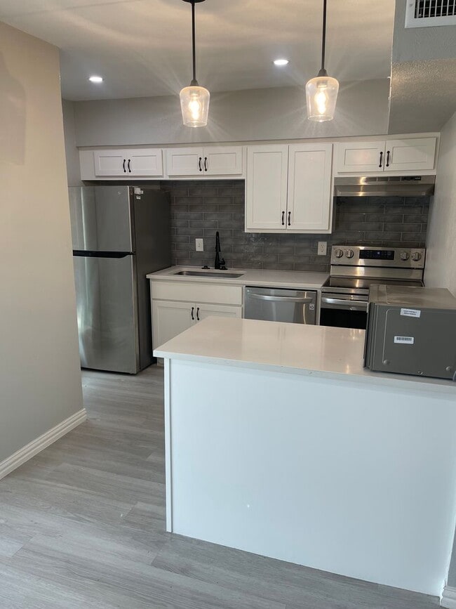 Building Photo - Newly Renovated One Bedroom Near SMU with ALL BILLS PAID!
