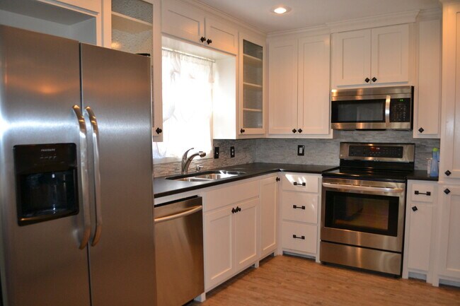 Building Photo - Move In Special!! - 1/2 Off 1st Months Ren...