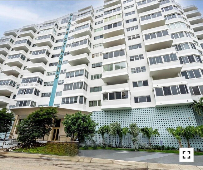 Building Photo - 333 Sunset Dr