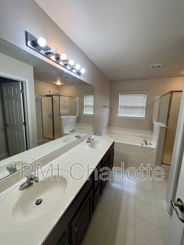Building Photo - 7001 Mountain Top Ct