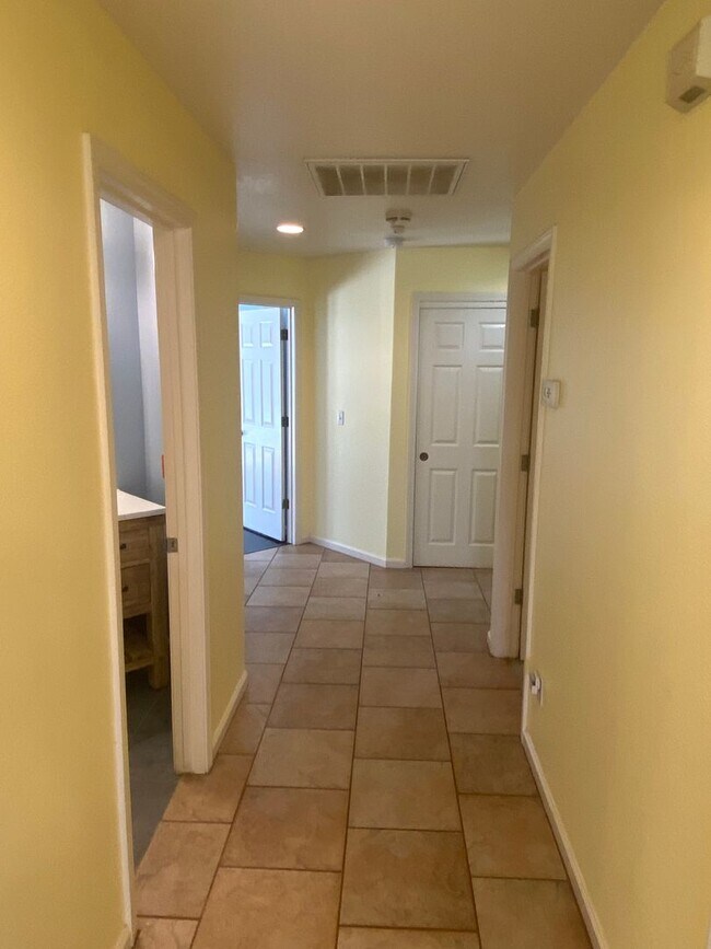 Building Photo - South Reno Home For Rent