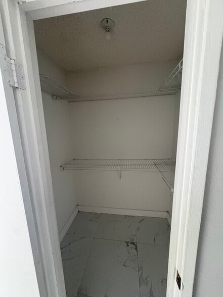 Building Photo - 8889 Fontainebleau Blvd