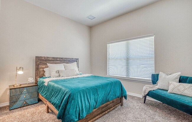 Building Photo - Eastside area for  Short or Long Term Rental(Completely Furnished) Beautiful 4 bed/2.5 baths