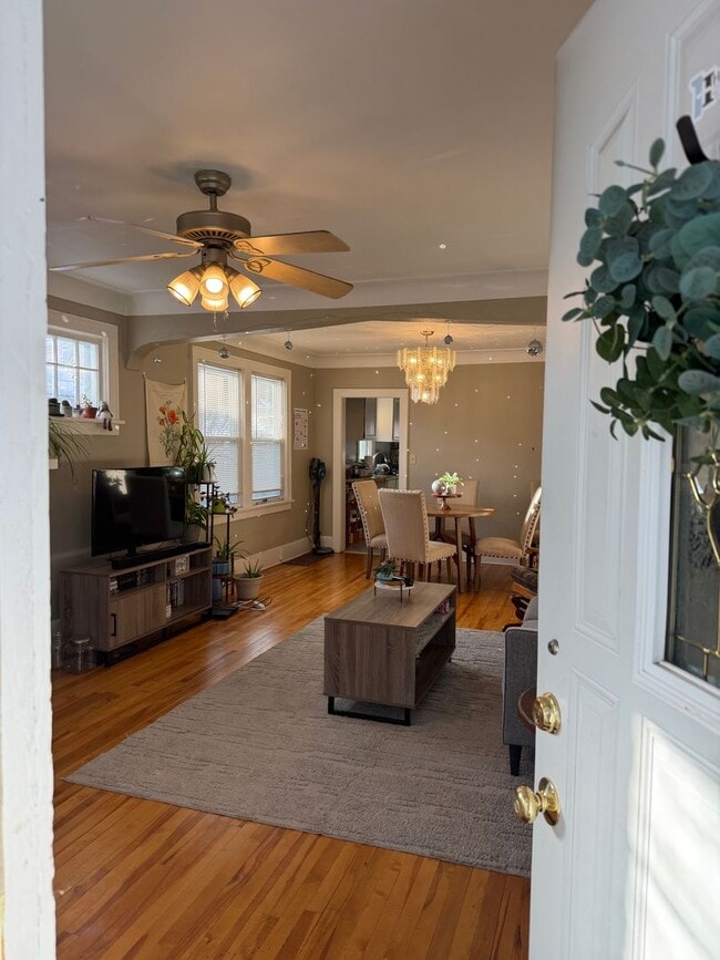 Building Photo - AVAILABLE JUNE - Beautiful 4 Bed 1 Bath Near UMD