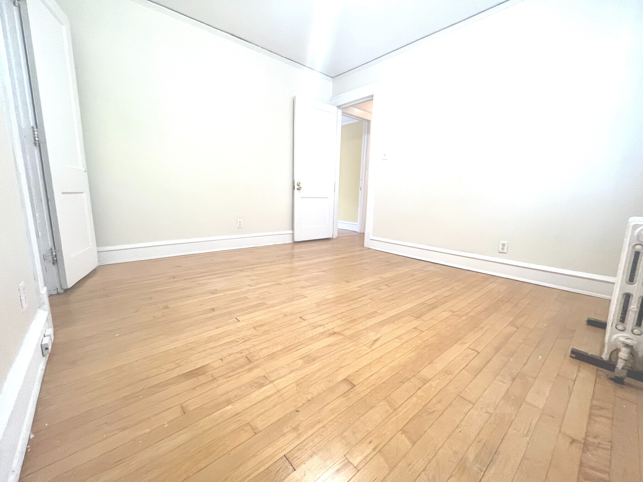 Building Photo - 2533 N Lake Dr