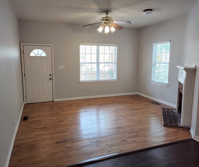 Building Photo - "Charming 3-Bedroom Retreat with Hardwood ...