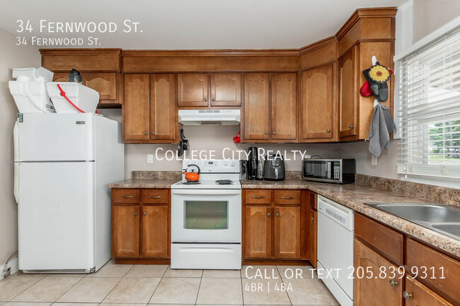 Building Photo - 34 Fernwood St