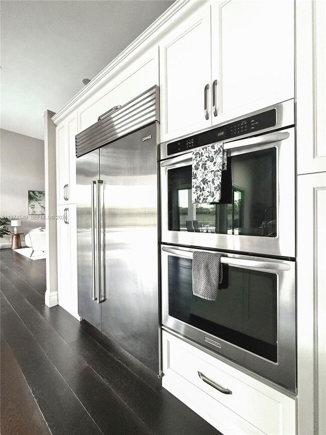 Building Photo - 400 Alexandra Cir