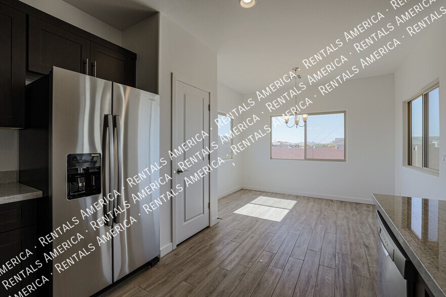 Building Photo - 35024 N Palm Dr