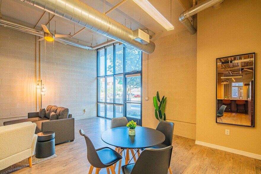 Building Photo - 1275 E University Dr