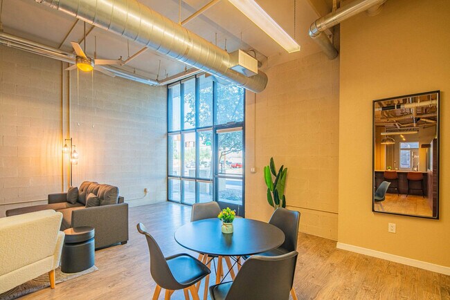 Building Photo - 1275 E University Dr