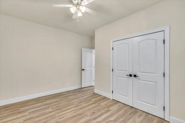 Building Photo - Completely Renovated 4 Bed/2 Bath in White...