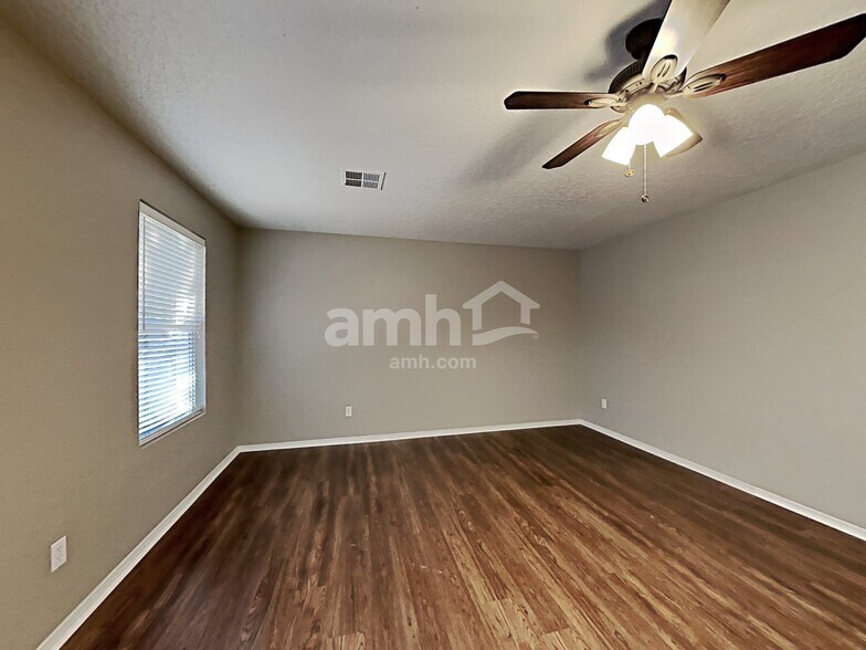 Building Photo - 1038 N Cambrick Dr