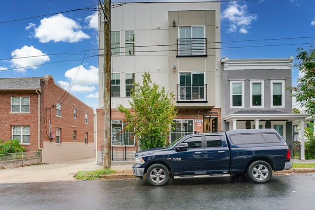 Primary Photo - 2230 Nicholson St SE