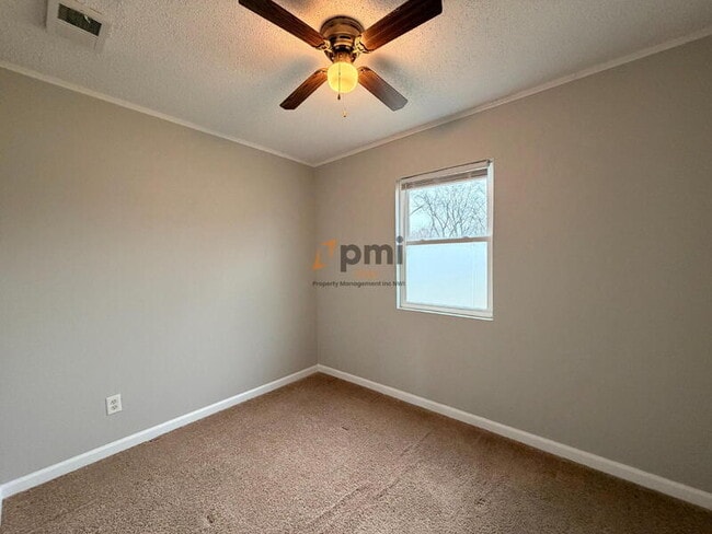 Building Photo - 5700 E 10th Ave