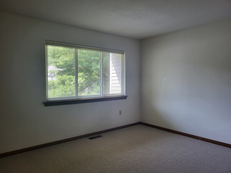 Building Photo - 107 Hilltop Dr