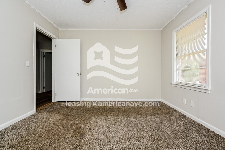 Building Photo - 2315 Japonica Dr