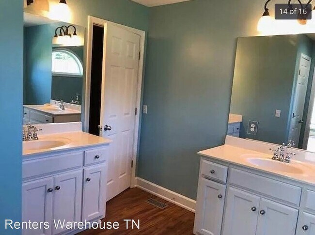 Building Photo - 3 bed/3bth with pool and garage. Country l...