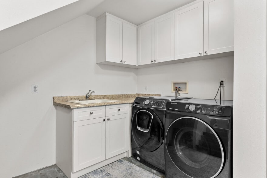 Building Photo - 5350 Playa Vista Dr