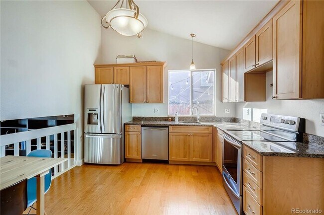 Building Photo - Lovely Louisville Home for Lease! Darling Dutchcreek Home on Dahlia!