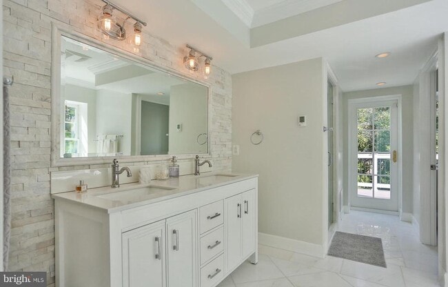 Building Photo - 6329 Linway Terrace