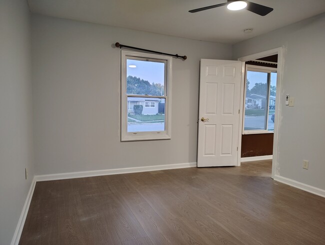 Building Photo - 434 Kenyon Ave