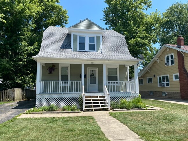 Building Photo - 914 Clay St