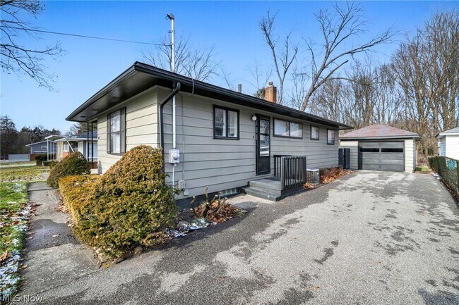 Building Photo - 1171 Jason Ave