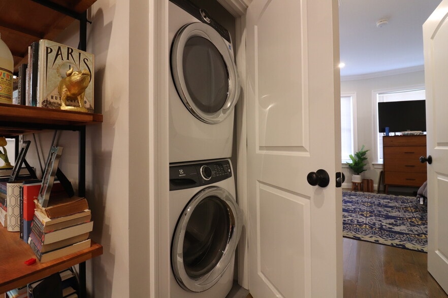 Building Photo - 17 Walk Hill St