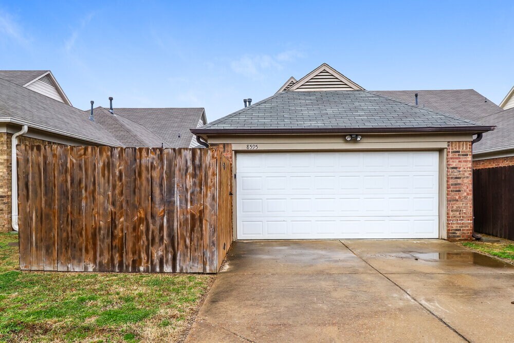 Building Photo - 8595 Griffin Park Dr