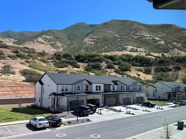 Building Photo - 5260 Acacia Dr