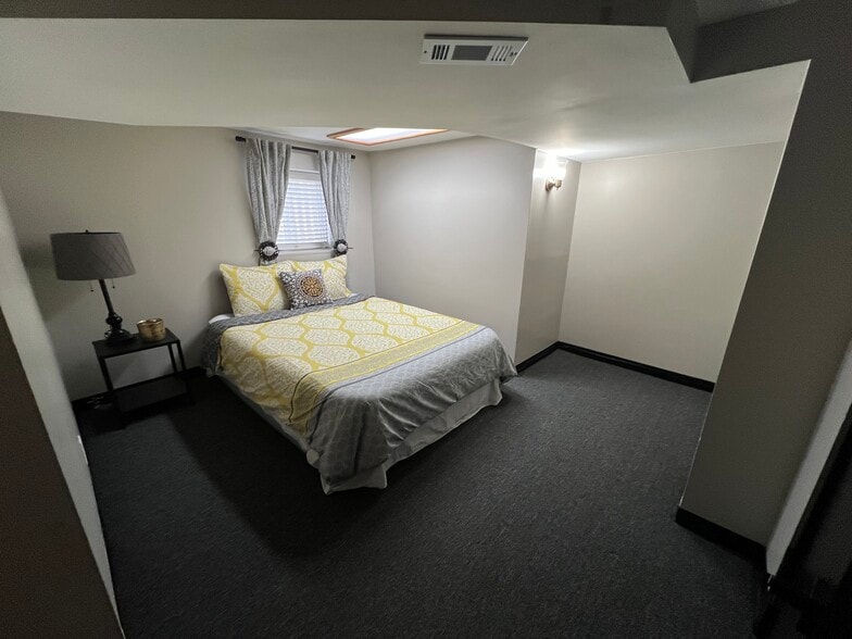 Building Photo - 4818 N Moody Ave