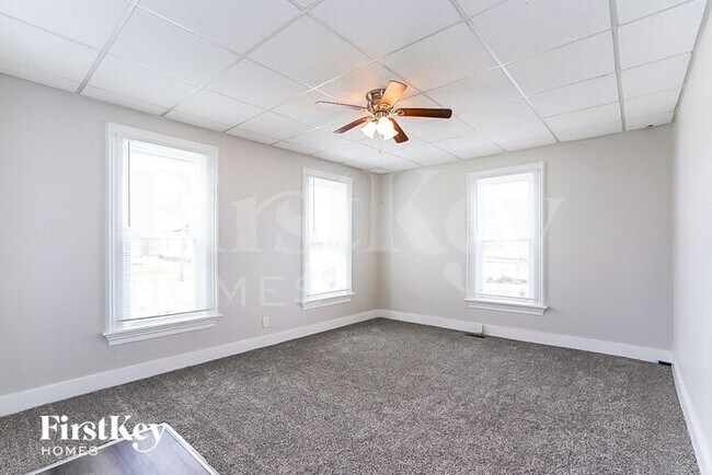 Building Photo - 130 Warren Ave