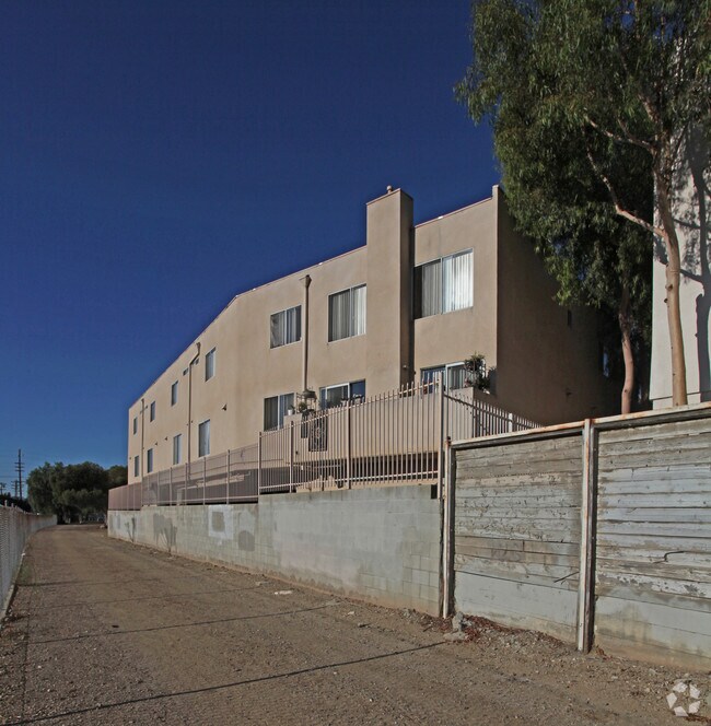 Chateau Canoga 10340 Canoga Ave Chatsworth CA 91311 Apartment Finder