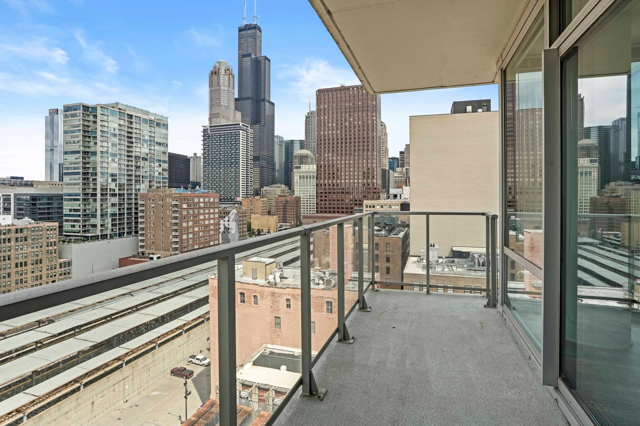 Building Photo - 740 S Clark St