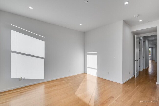 Building Photo - 1280 Hampshire St