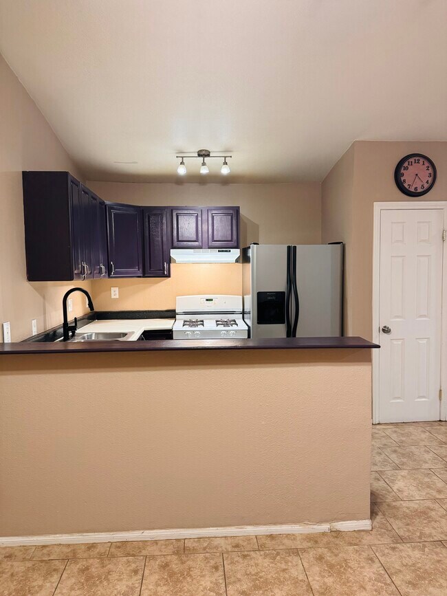 Kitchen - 7245 Murray Ln