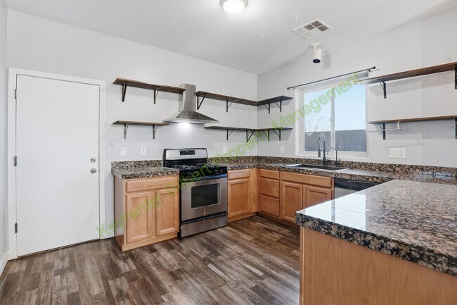 Building Photo - Corner Lot Gilbert Home with Modern Comforts in a Prime Location