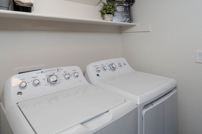 Building Photo - Newer 3 Bed/2 Bath Construction on Bend's Eastside - Cessna Drive