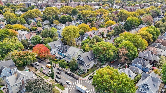 Building Photo - 1200 Beverley Rd