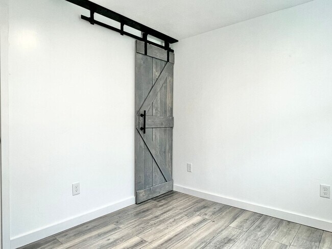Building Photo - 3037 S Red Pine Dr