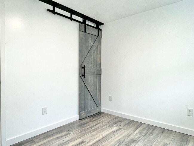 Building Photo - Spacious 2 Story with Finished Basement!