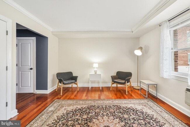 Building Photo - 906 S Washington St